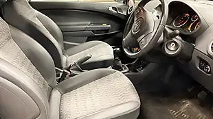 Used 2011 Vauxhall Corsa Se Silver - Interior and Exterior details 9