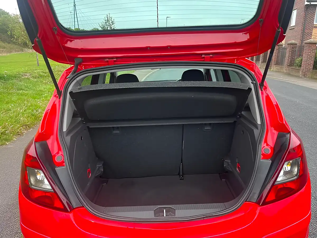 Used 2011 Vauxhall Corsa Sxi Red - Interior and Exterior details 11