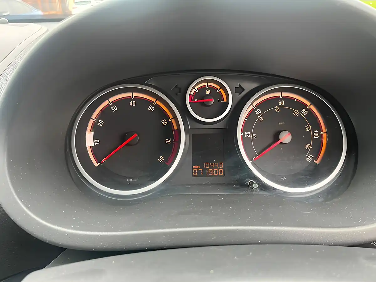 Used 2011 Vauxhall Corsa Sxi Red - Interior and Exterior details 17