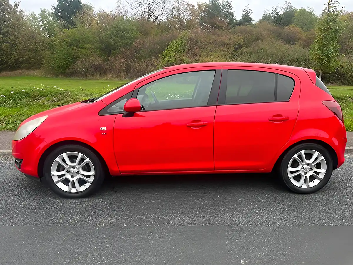 Used 2011 Vauxhall Corsa Sxi Red - Interior and Exterior details 4