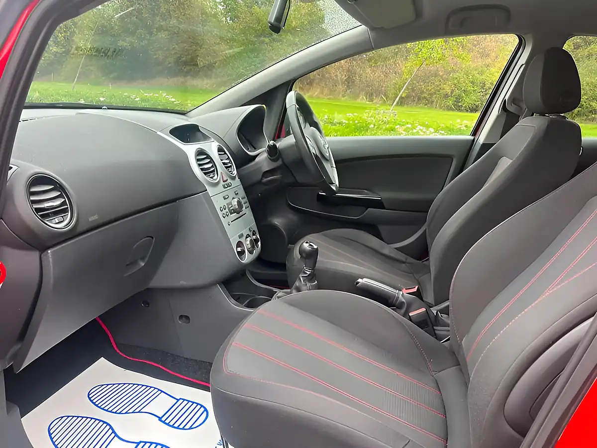 Used 2011 Vauxhall Corsa Sxi Red - Interior and Exterior details 6