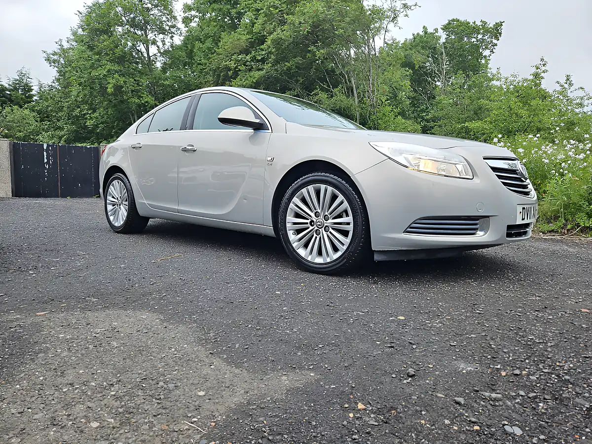 Used 2011 Vauxhall Insignia Se Nav Silver - Front View