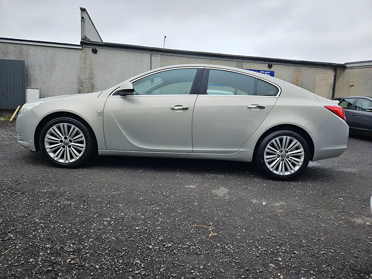 Used 2011 Vauxhall Insignia Se Nav Silver - Interior and Exterior details 10