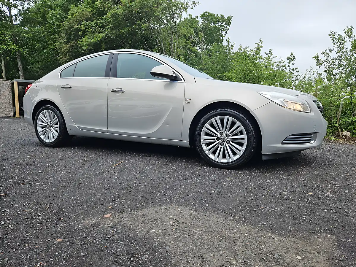 Used 2011 Vauxhall Insignia Se Nav Silver - Interior and Exterior details 4