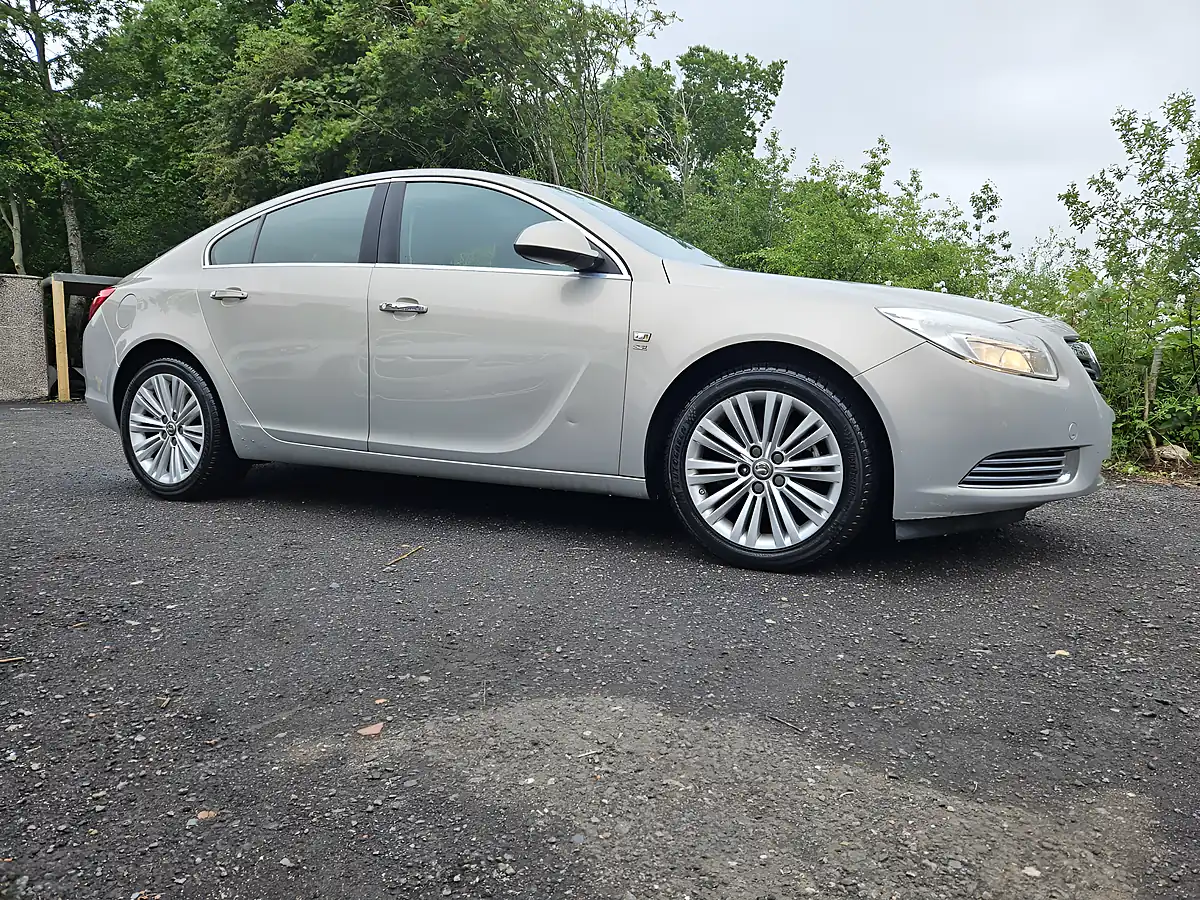 Used 2011 Vauxhall Insignia Se Nav Silver - Interior and Exterior details 5