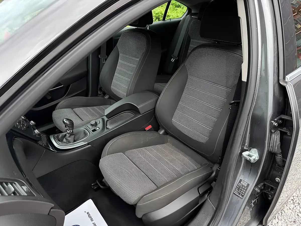 Used 2011 Vauxhall Insignia Sri Nav Grey - Interior and Exterior details 11