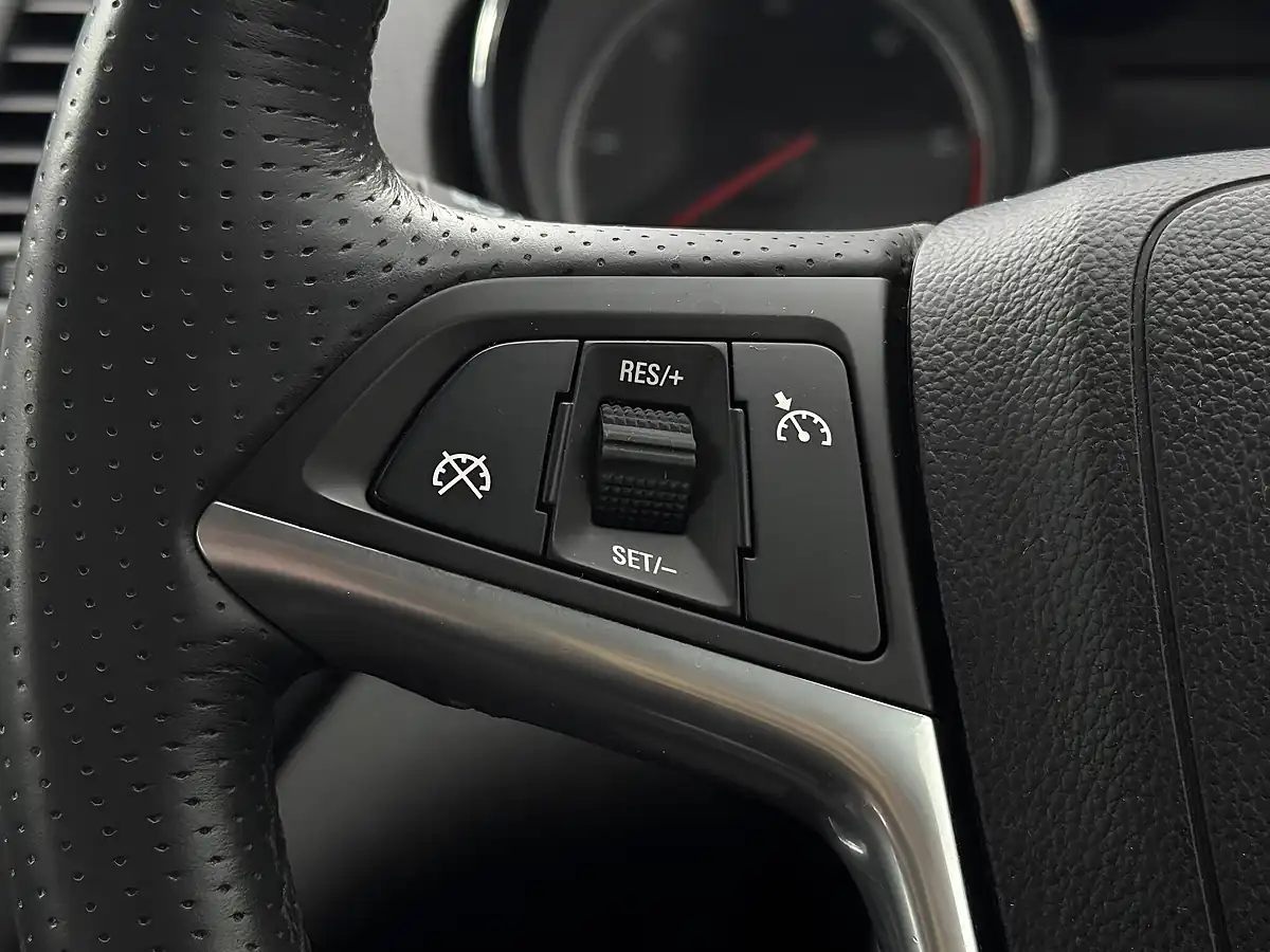 Used 2011 Vauxhall Insignia Sri Nav Grey - Interior and Exterior details 12