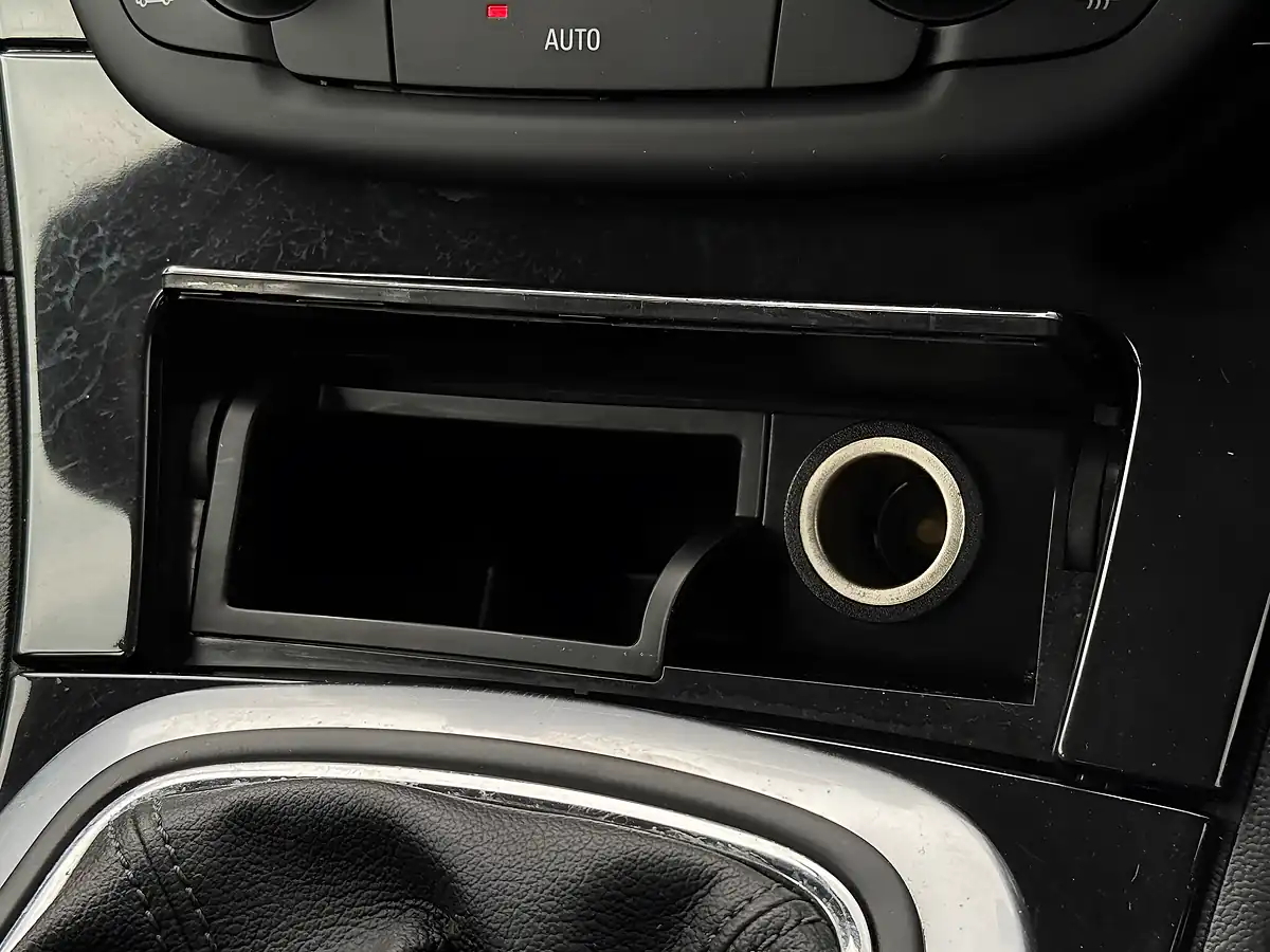 Used 2011 Vauxhall Insignia Sri Nav Grey - Interior and Exterior details 16