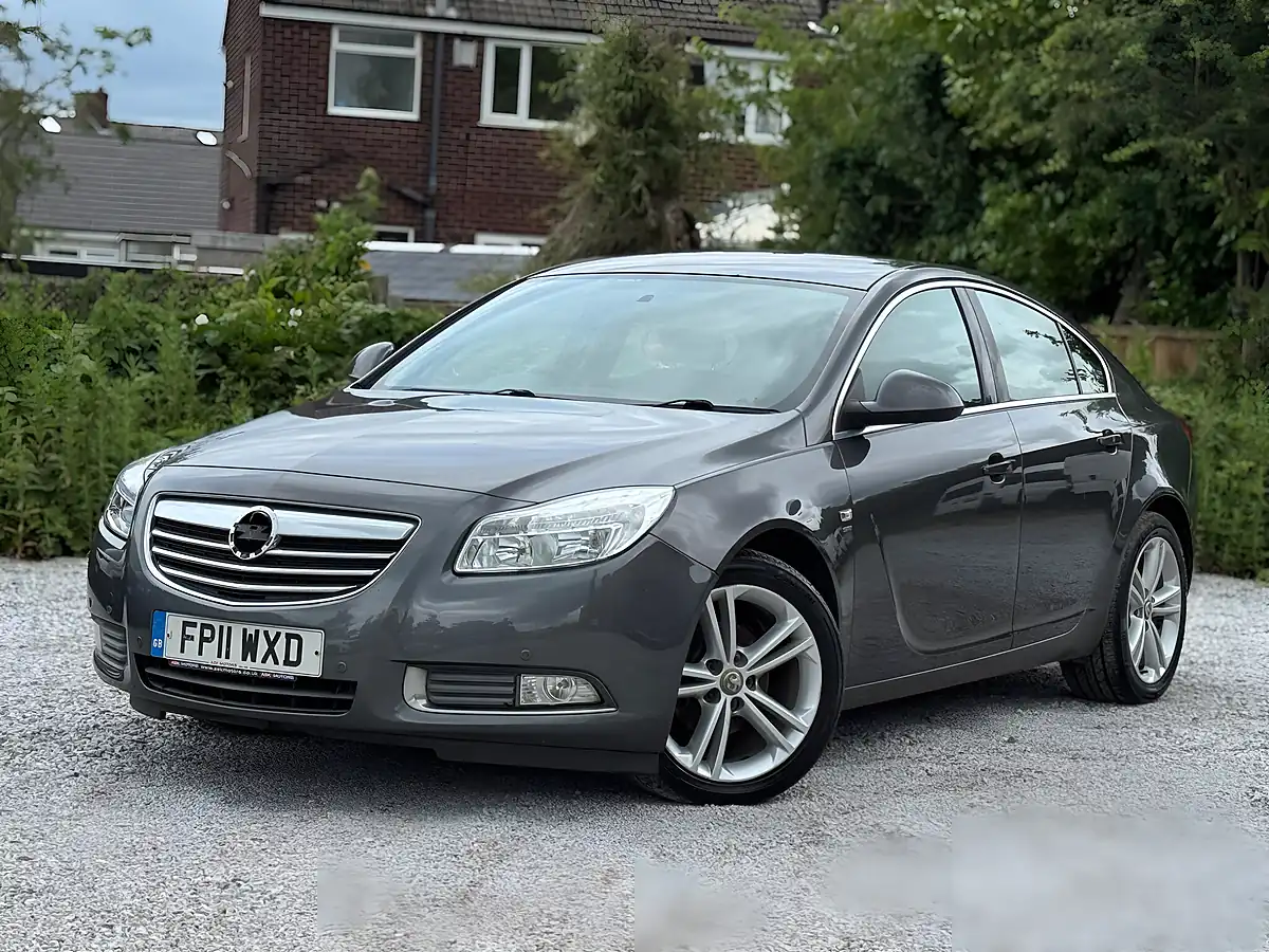 Used 2011 Vauxhall Insignia Sri Nav Grey - Interior and Exterior details 3
