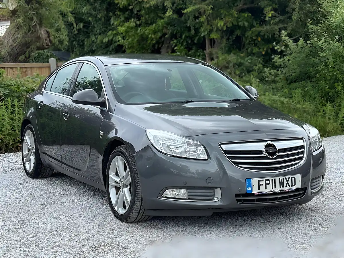 Used 2011 Vauxhall Insignia Sri Nav Grey - Interior and Exterior details 5