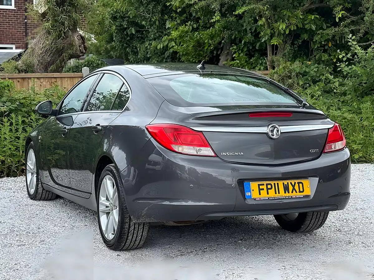 Used 2011 Vauxhall Insignia Sri Nav Grey - Interior and Exterior details 9