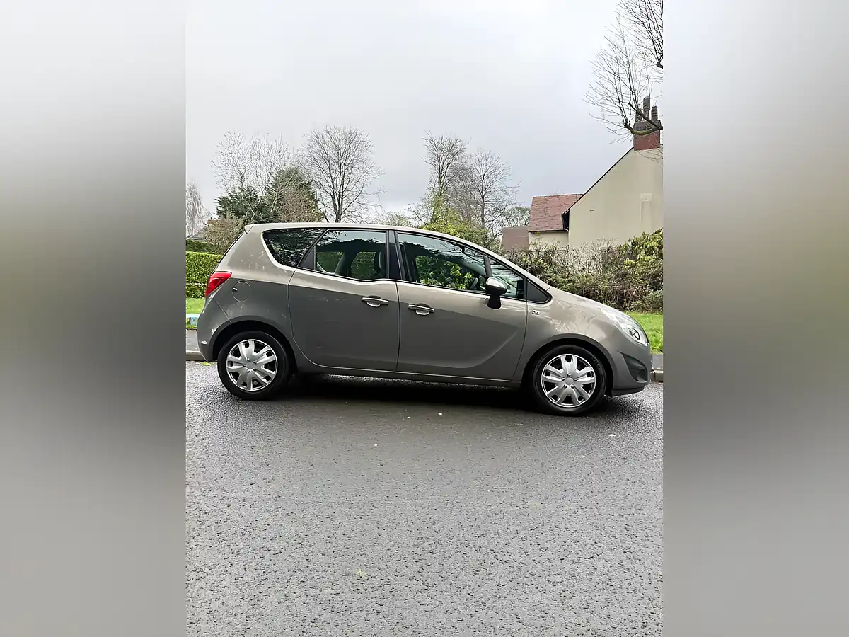 Used 2011 Vauxhall Meriva Exclusiv Brown - Interior and Exterior details 2