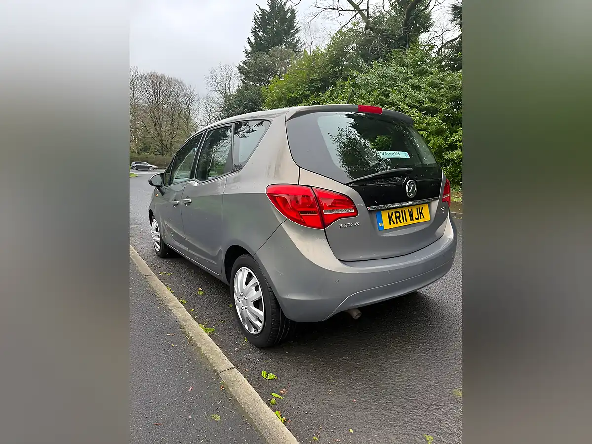 Used 2011 Vauxhall Meriva Exclusiv Brown - Interior and Exterior details 5