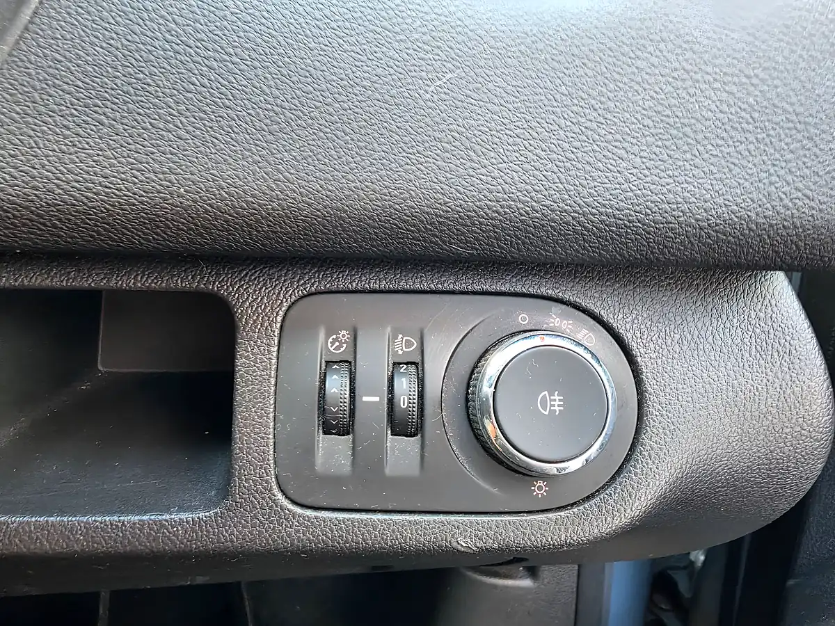 Used 2011 Vauxhall Meriva Exclusiv Brown - Interior and Exterior details 11
