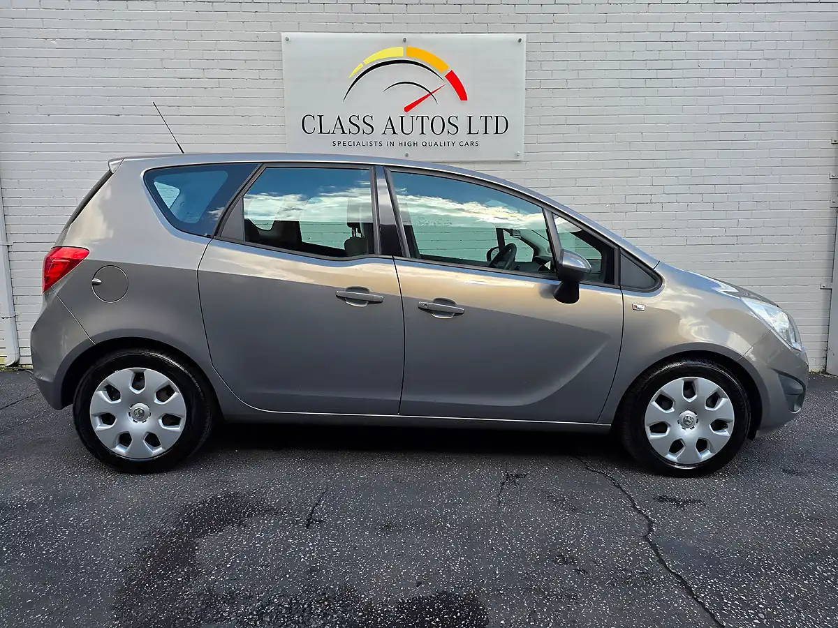 Used 2011 Vauxhall Meriva Exclusiv Brown - Interior and Exterior details 8