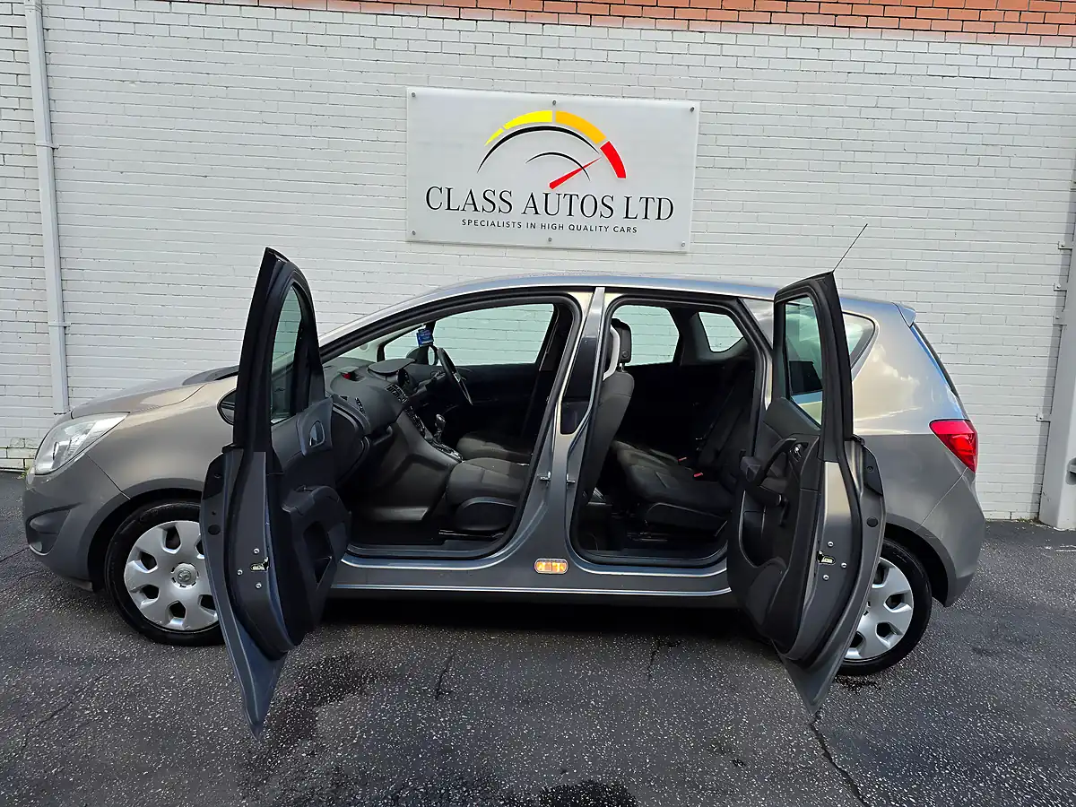 Used 2011 Vauxhall Meriva Exclusiv Brown - Interior and Exterior details 9