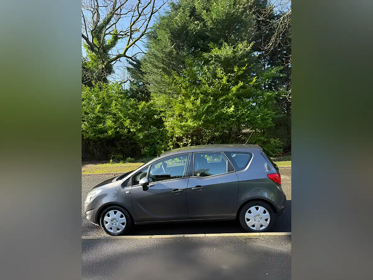 Used 2011 Vauxhall Meriva Exclusiv Grey - Interior and Exterior details 6
