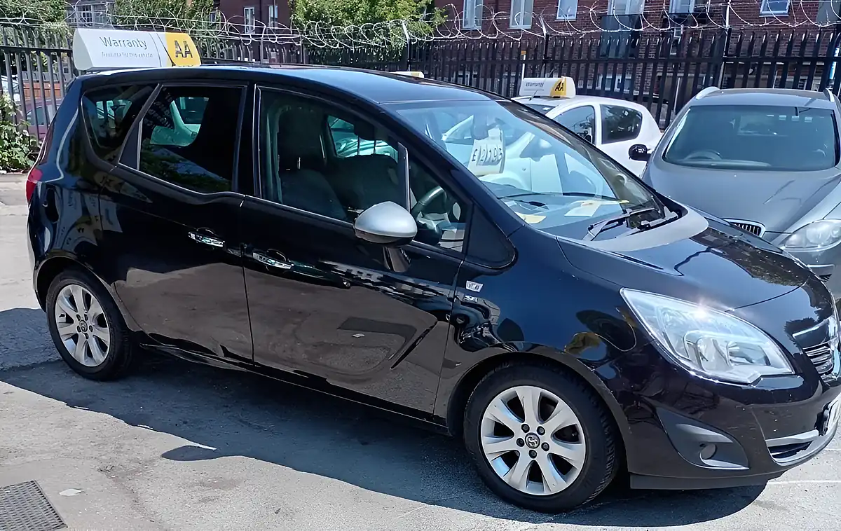 Used 2011 Vauxhall Meriva Se Black - Interior and Exterior details 3