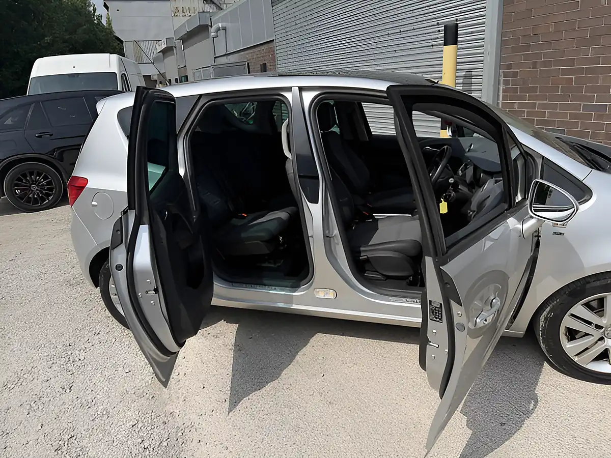 Used 2011 Vauxhall Meriva Se Silver - Interior and Exterior details 13