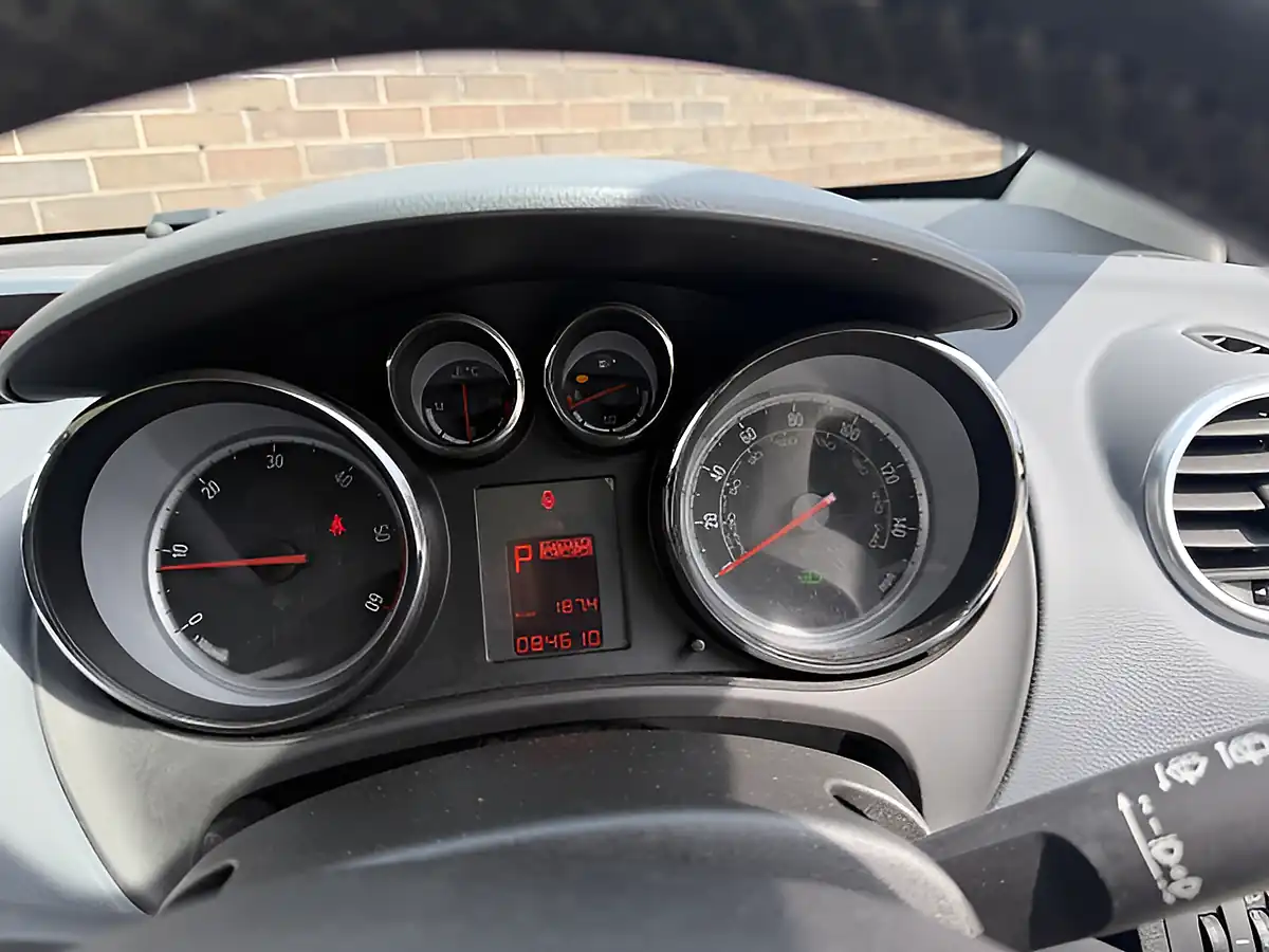 Used 2011 Vauxhall Meriva Se Silver - Interior and Exterior details 17