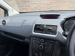 Used 2011 Vauxhall Meriva Se Silver - Interior and Exterior details 18
