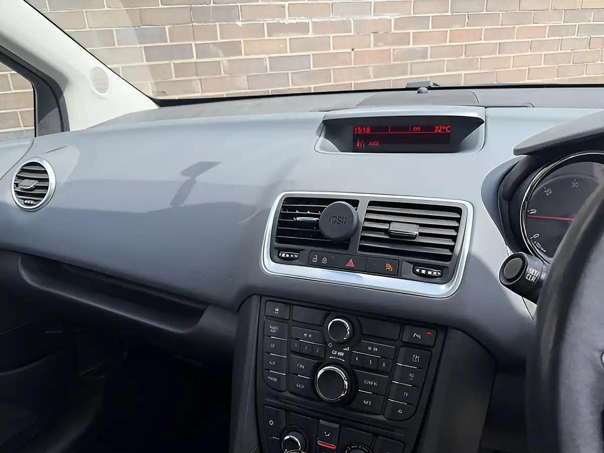 Used 2011 Vauxhall Meriva Se Silver - Interior and Exterior details 18