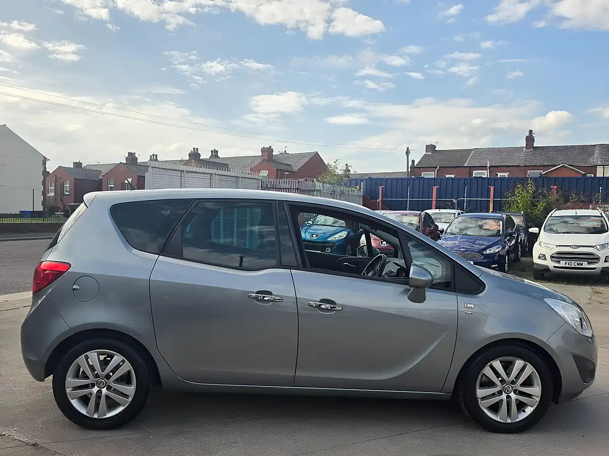 Used 2011 Vauxhall Meriva Se Silver - Interior and Exterior details 8