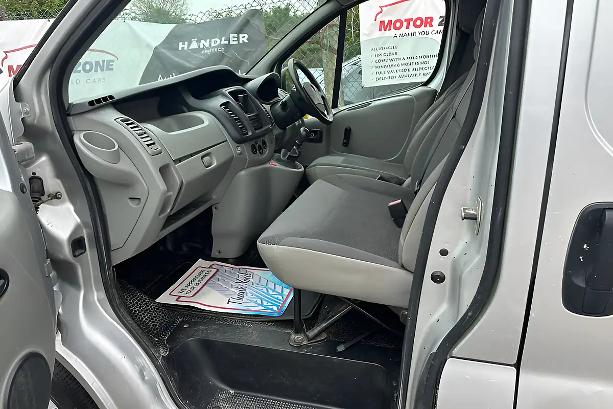 Used 2011 Vauxhall Vivaro L1 Silver - Interior and Exterior details 12