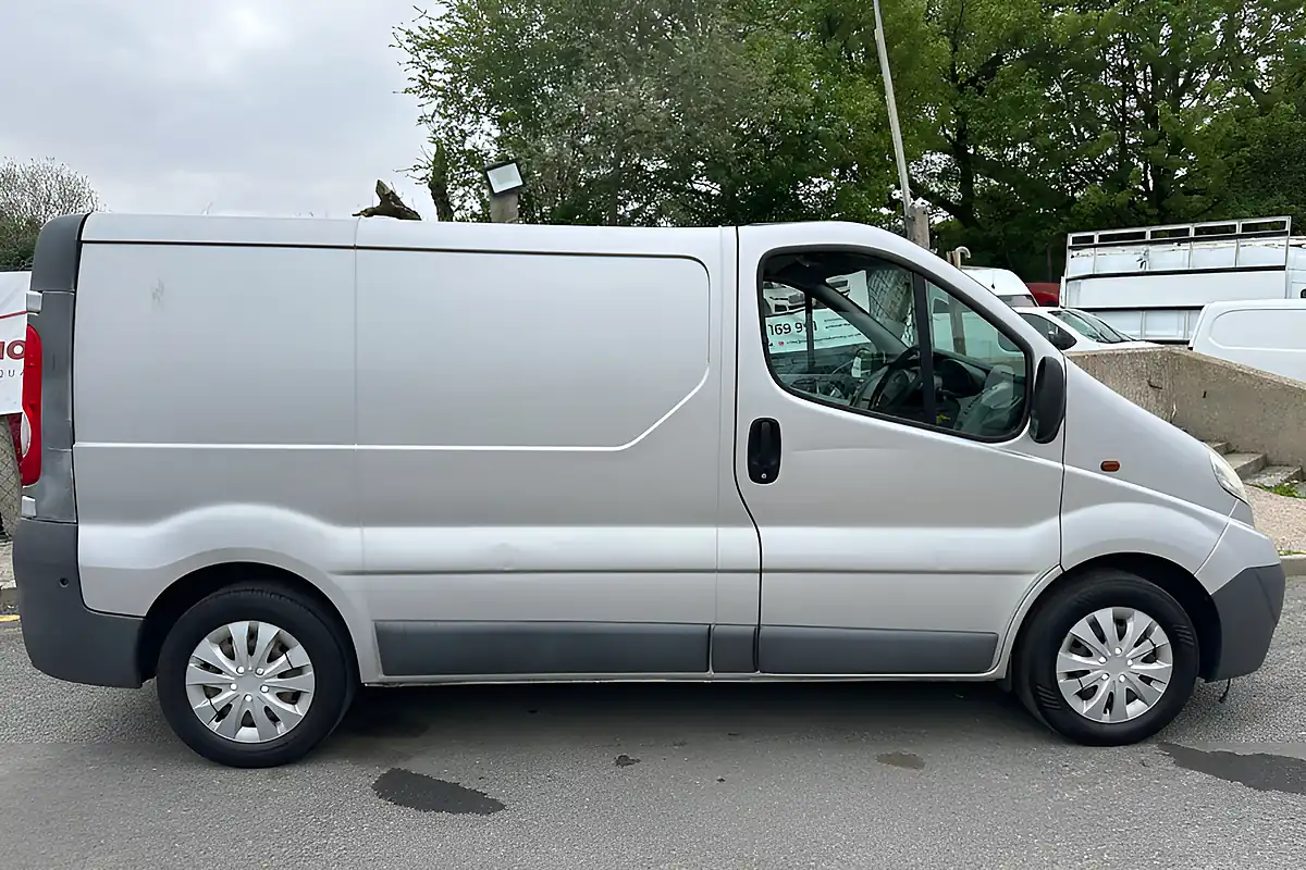 Used 2011 Vauxhall Vivaro L1 Silver - Interior and Exterior details 4