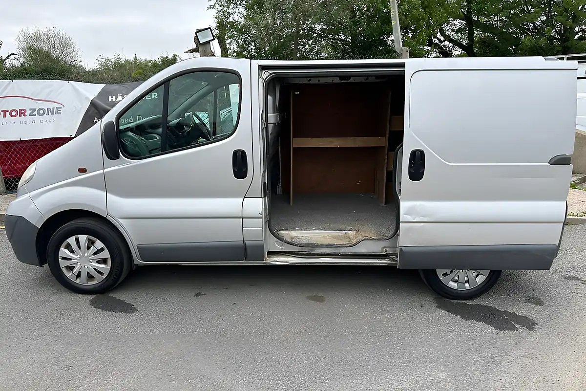 Used 2011 Vauxhall Vivaro L1 Silver - Interior and Exterior details 6