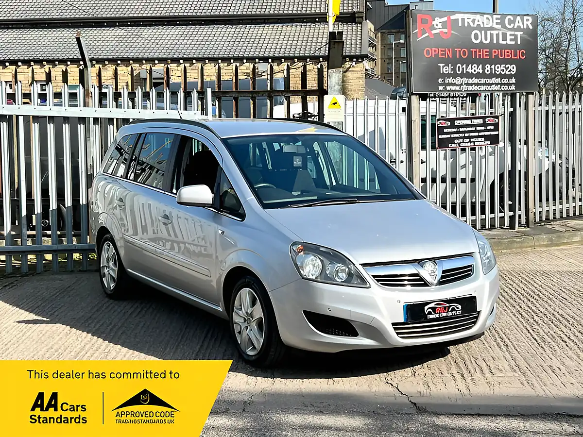 Used 2011 Vauxhall Zafira Exclusiv Silver - Front View