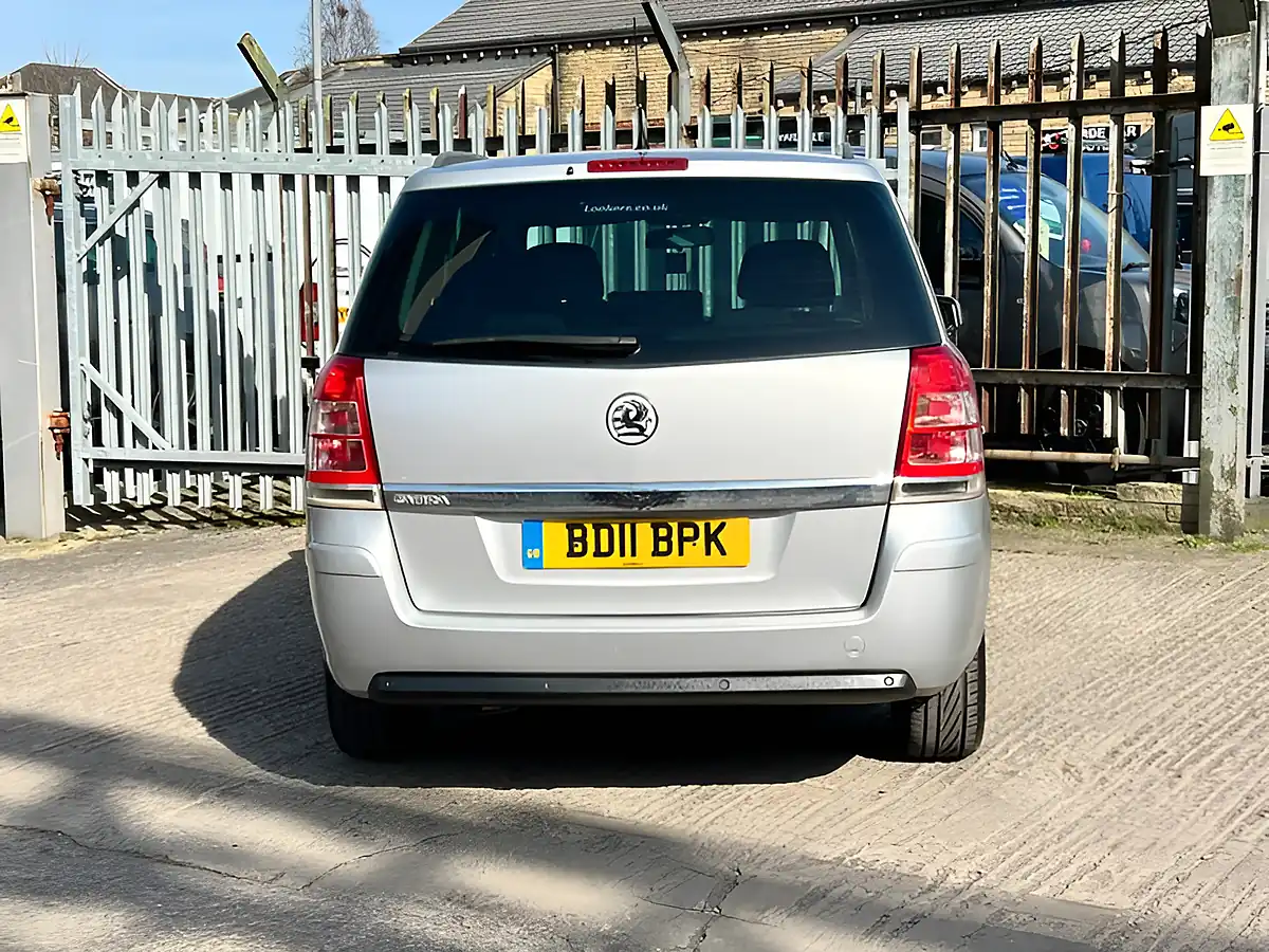 Used 2011 Vauxhall Zafira Exclusiv Silver - Interior and Exterior details 16