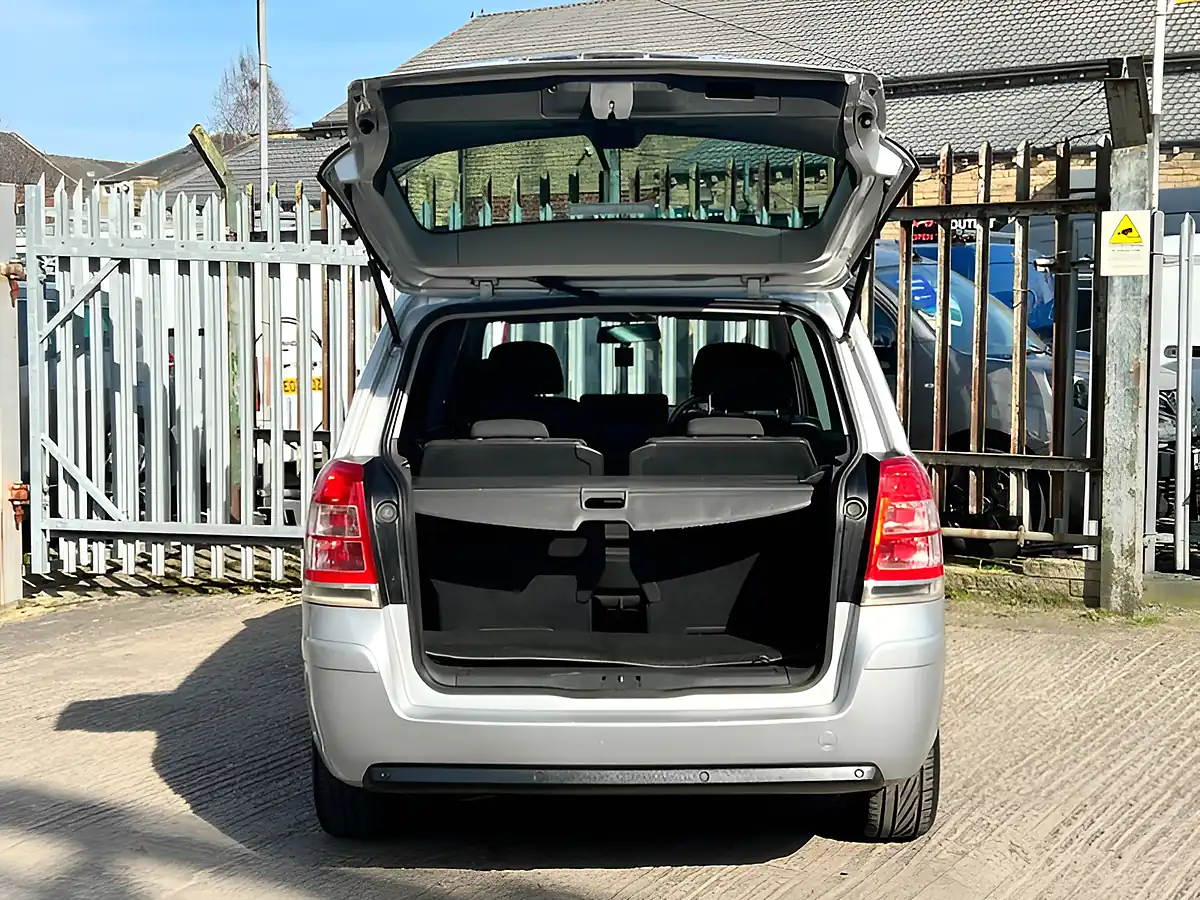 Used 2011 Vauxhall Zafira Exclusiv Silver - Interior and Exterior details 17