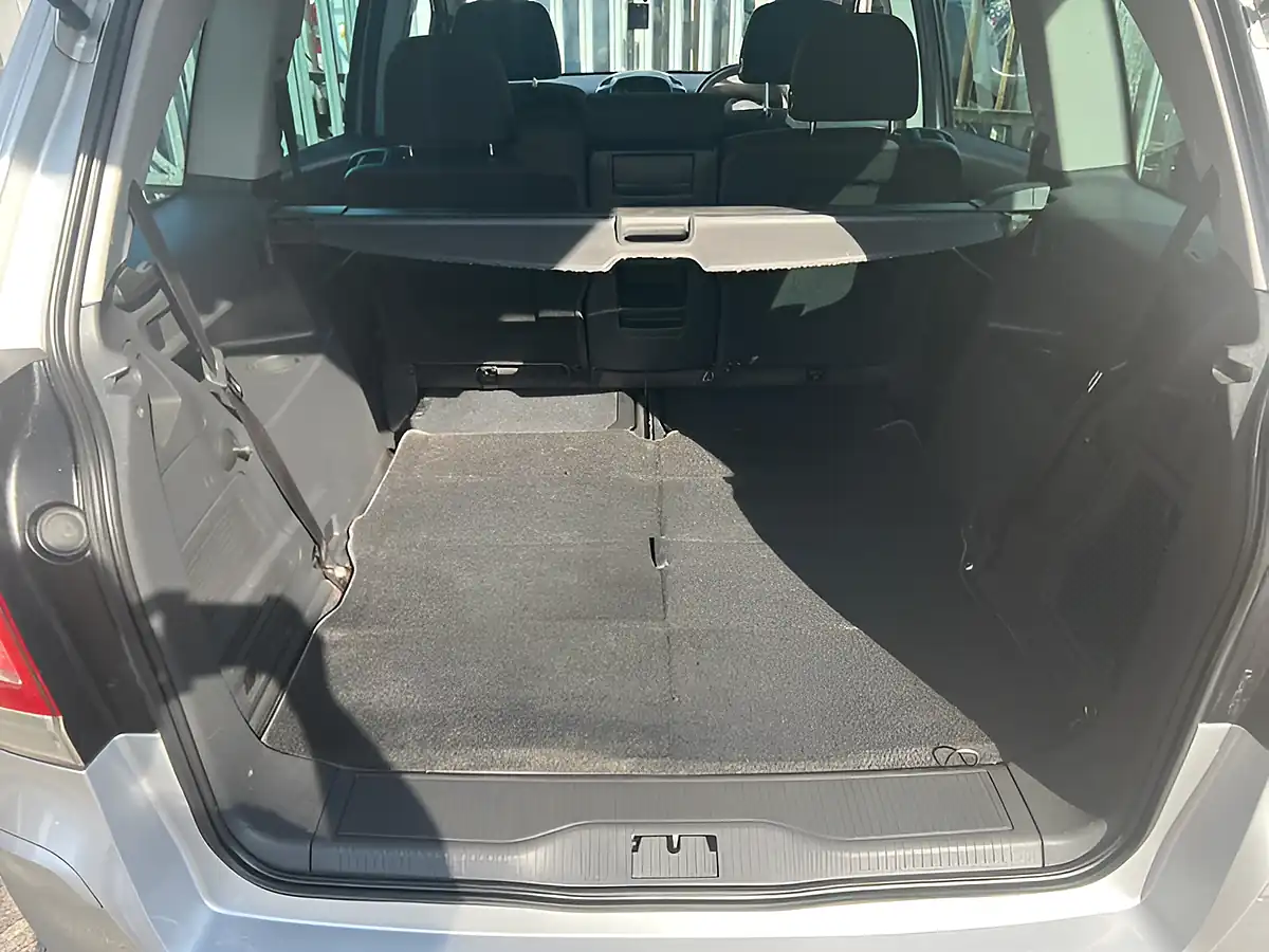 Used 2011 Vauxhall Zafira Exclusiv Silver - Interior and Exterior details 19