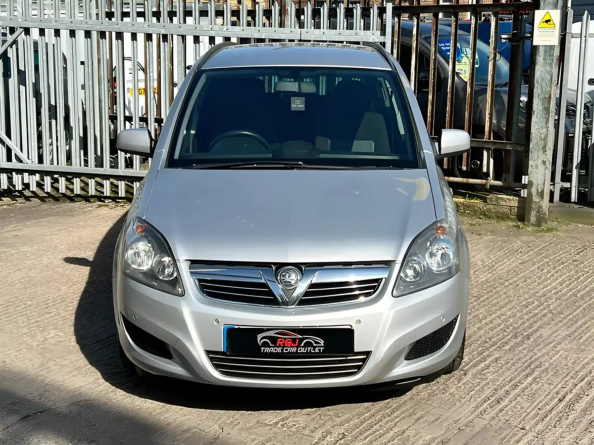 Used 2011 Vauxhall Zafira Exclusiv Silver - Interior and Exterior details 6