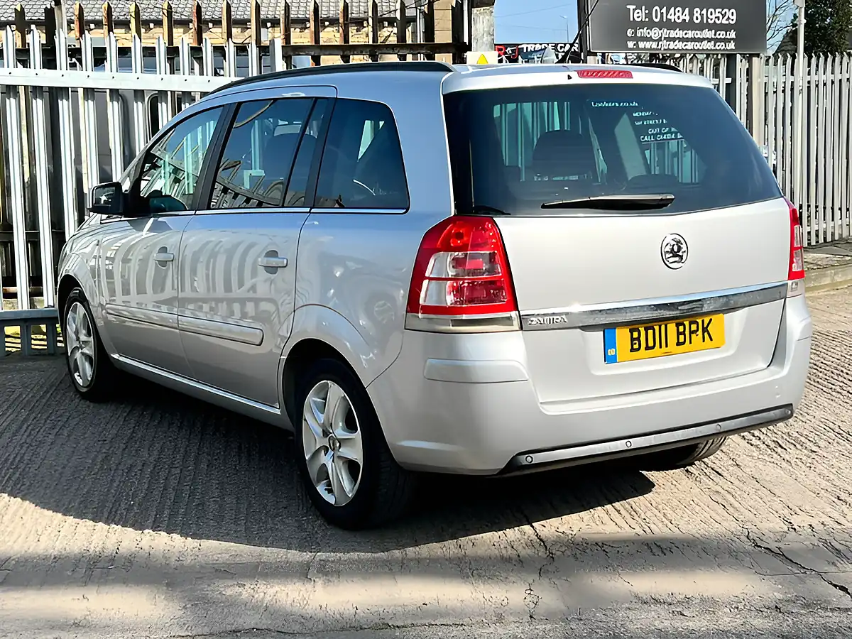 Used 2011 Vauxhall Zafira Exclusiv Silver - Interior and Exterior details 8