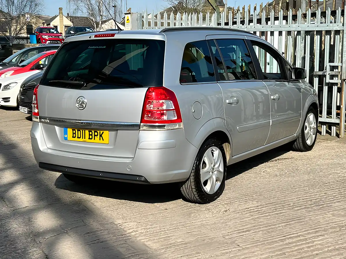 Used 2011 Vauxhall Zafira Exclusiv Silver - Interior and Exterior details 9