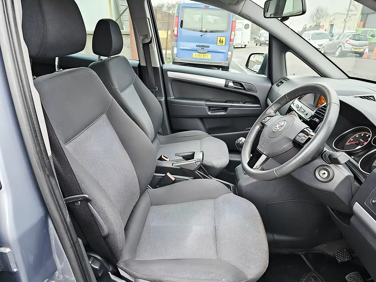 Used 2011 Vauxhall Zafira Exclusive Silver - Interior and Exterior details 10