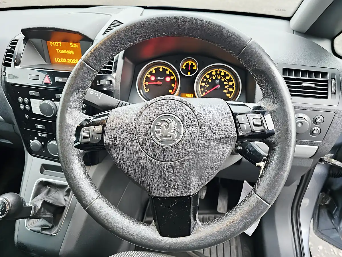 Used 2011 Vauxhall Zafira Exclusive Silver - Interior and Exterior details 14