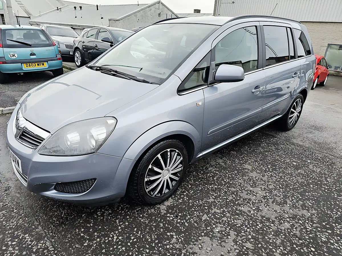 Used 2011 Vauxhall Zafira Exclusive Silver - Interior and Exterior details 2