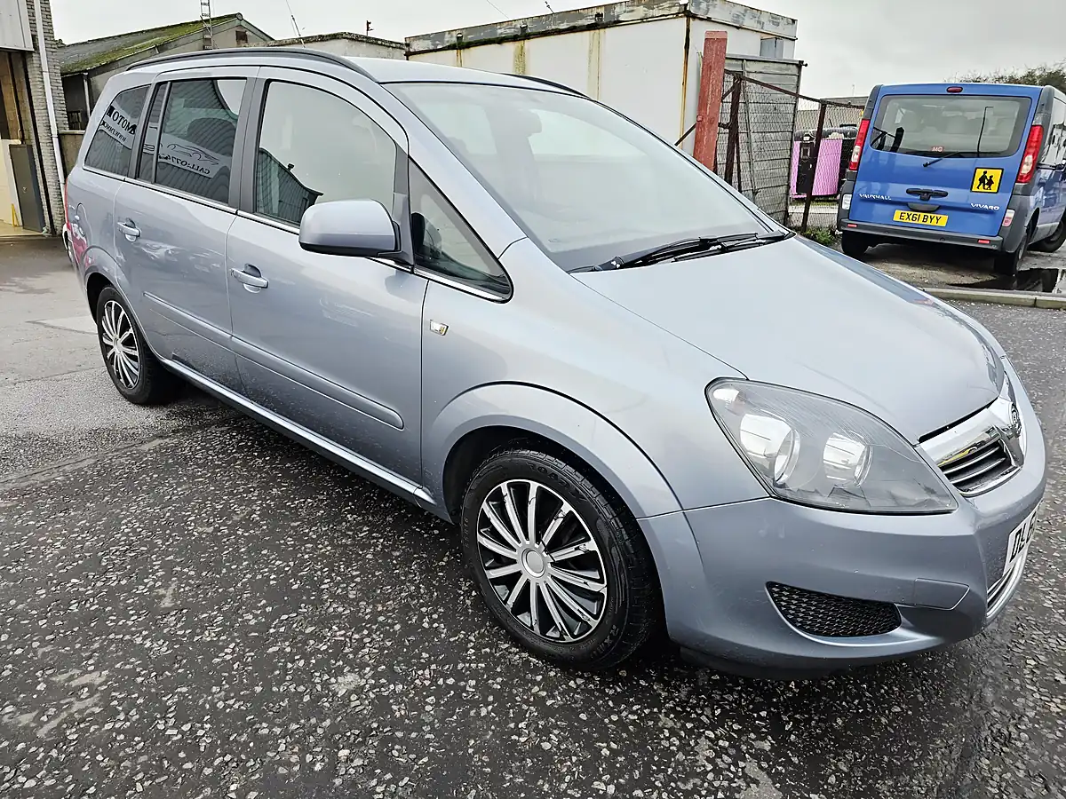 Used 2011 Vauxhall Zafira Exclusive Silver - Interior and Exterior details 6