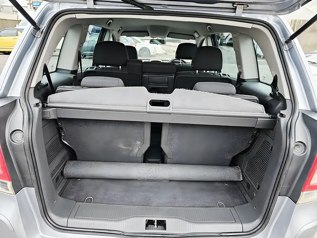 Used 2011 Vauxhall Zafira Exclusive Silver - Interior and Exterior details 7