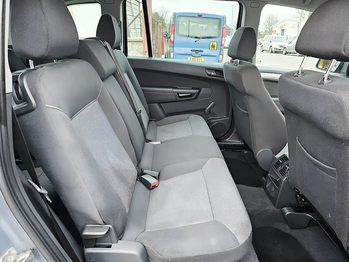 Used 2011 Vauxhall Zafira Exclusive Silver - Interior and Exterior details 9