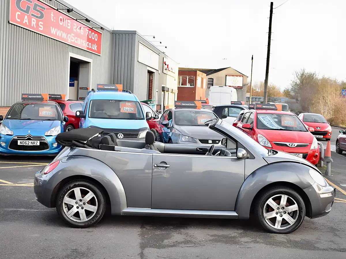 Used 2011 Volkswagen Beetle Sola Cabriolet Grey - Interior and Exterior details 16