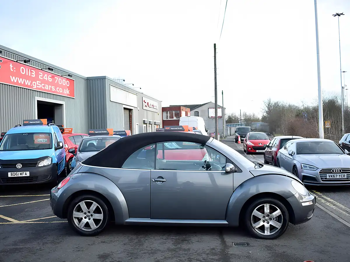 Used 2011 Volkswagen Beetle Sola Cabriolet Grey - Interior and Exterior details 17