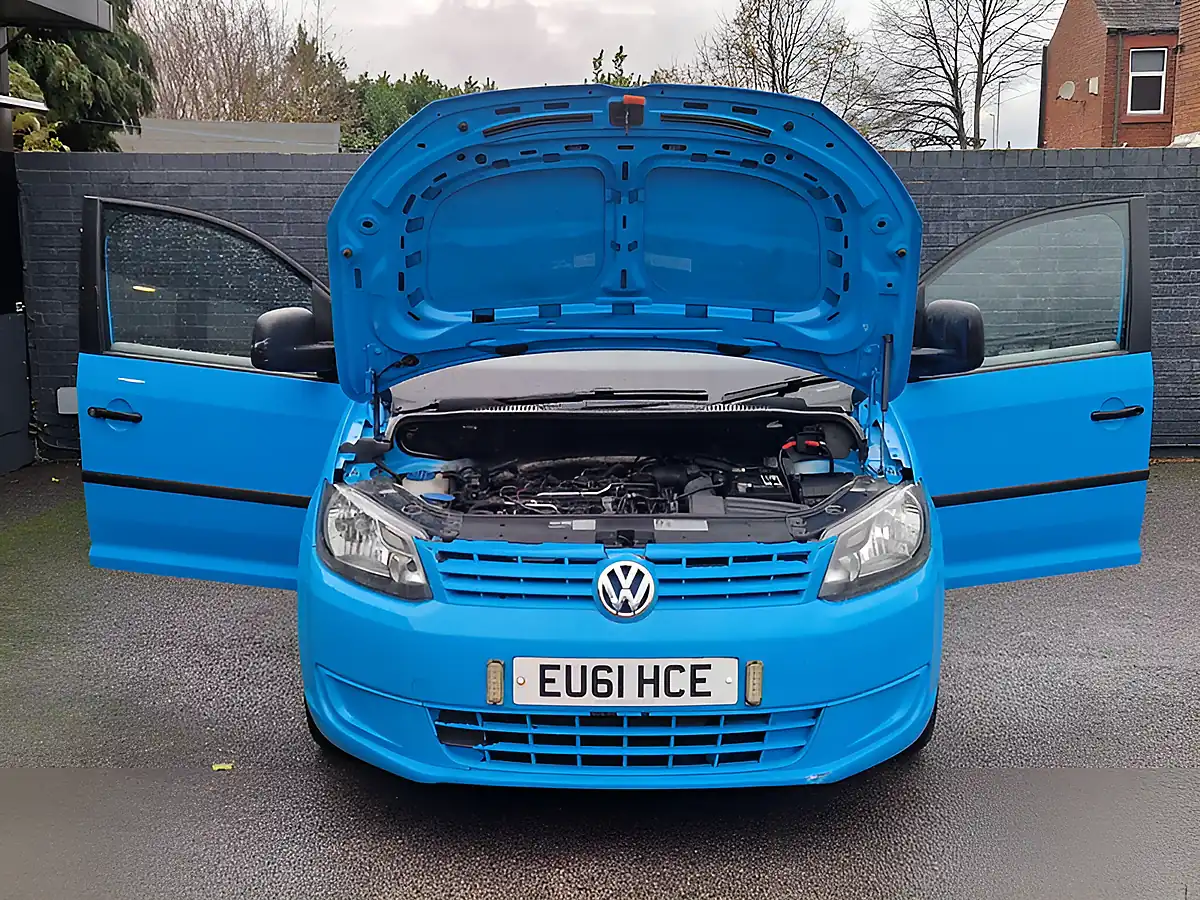 Used 2011 Volkswagen Caddy Maxi C20 Maxi Blue - Interior and Exterior details 10