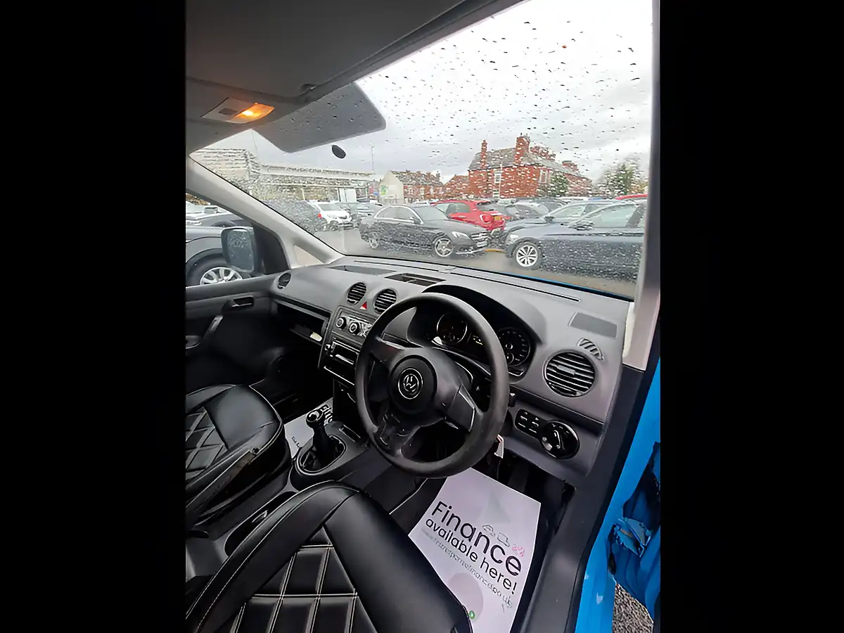 Used 2011 Volkswagen Caddy Maxi C20 Maxi Blue - Interior and Exterior details 15
