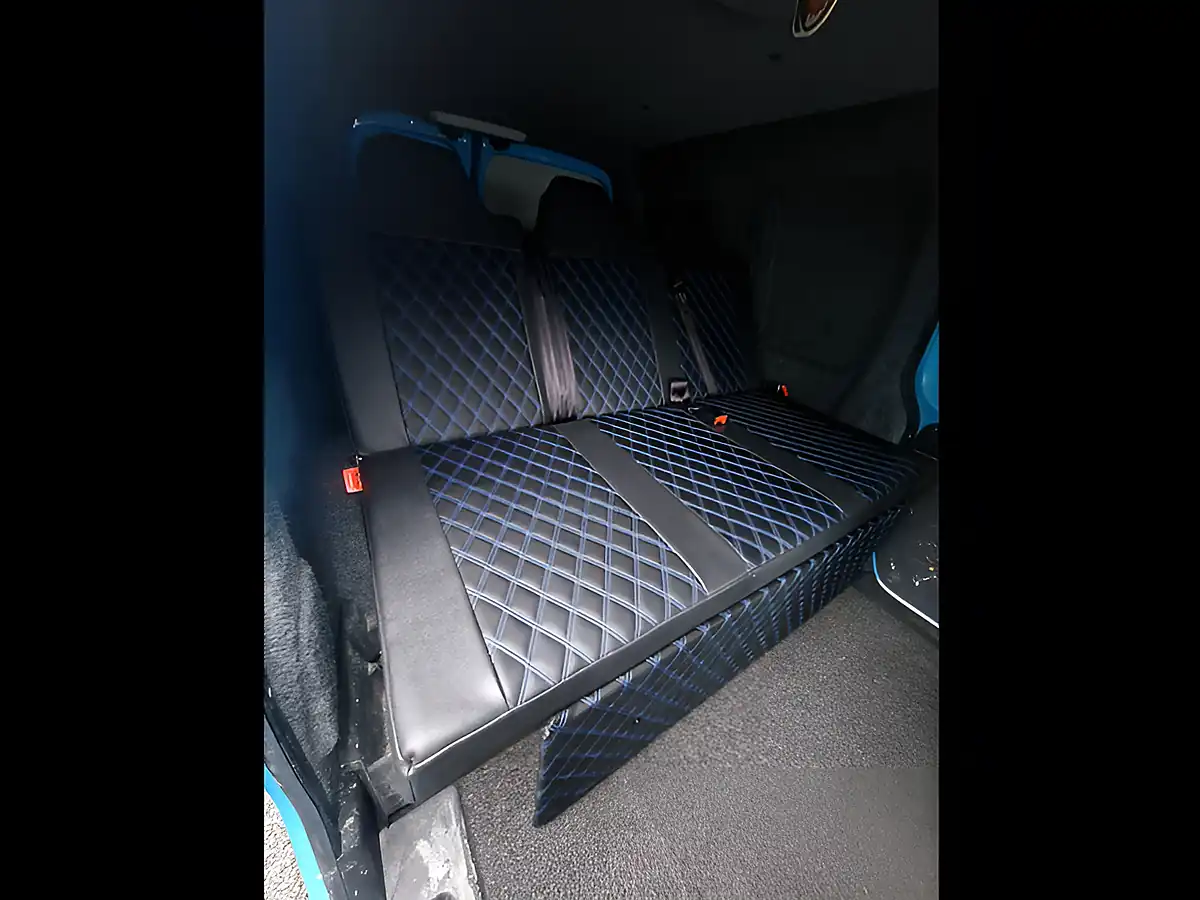 Used 2011 Volkswagen Caddy Maxi C20 Maxi Blue - Interior and Exterior details 16