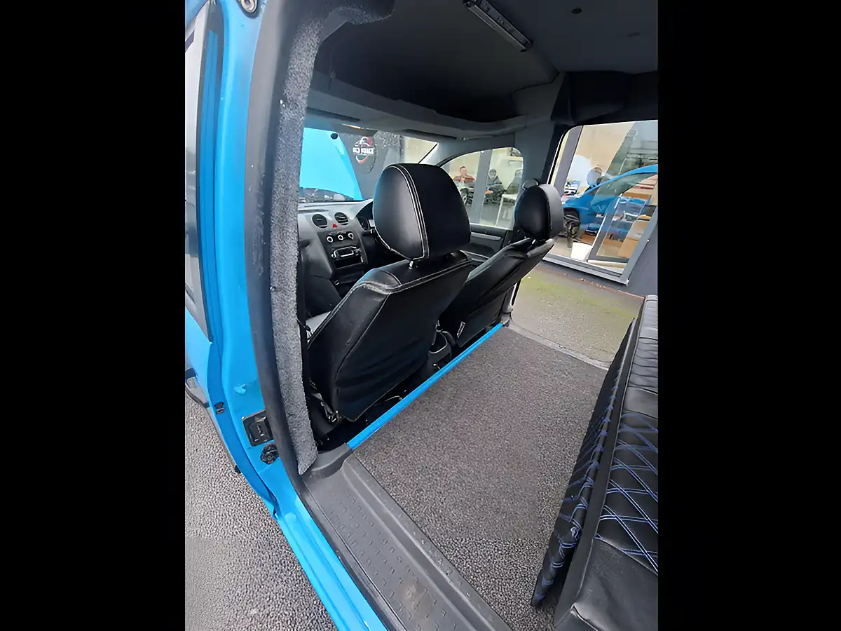Used 2011 Volkswagen Caddy Maxi C20 Maxi Blue - Interior and Exterior details 18