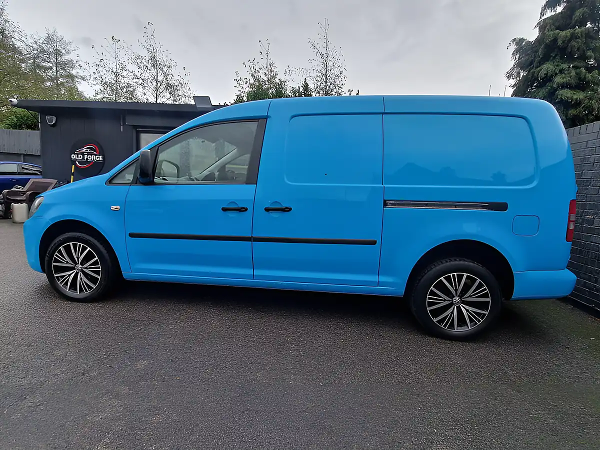 Used 2011 Volkswagen Caddy Maxi C20 Maxi Blue - Interior and Exterior details 6